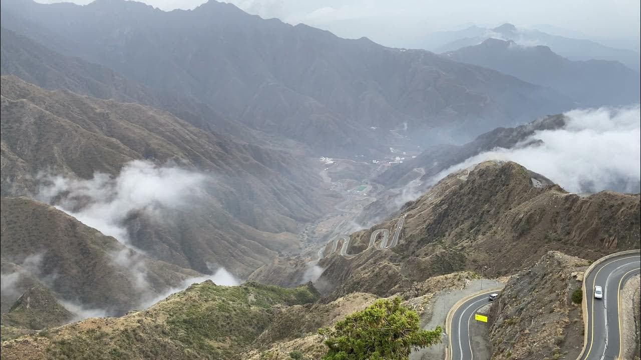 عسیر میں 4 راتوں کا پیکج ناقابل فراموش تجربات کے ساتھ پیدل سفر اور کافی کے باغات کا دورہ
