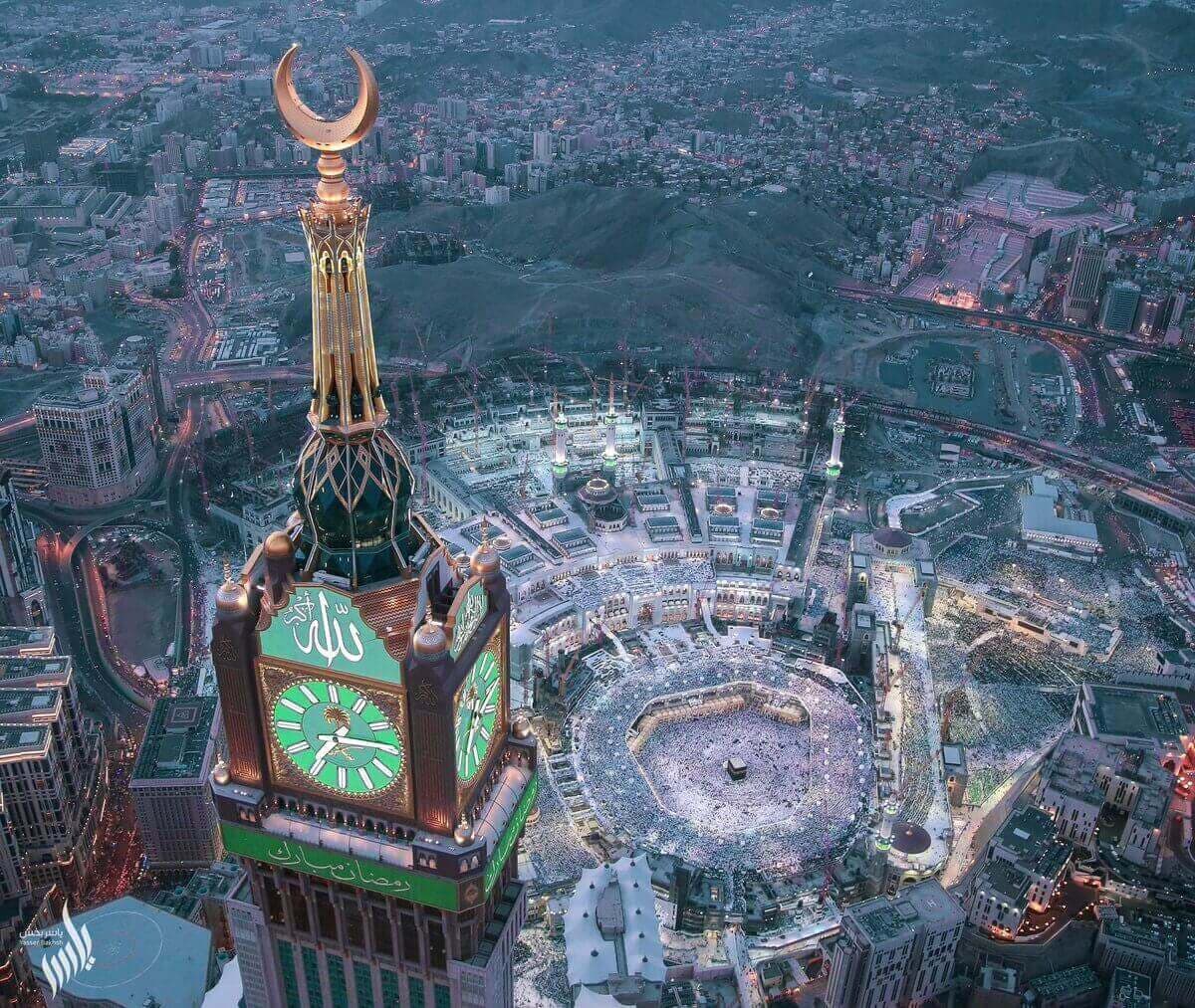 مکہ اور مدینہ کی روحانیت سے لے کر العلا کے جادو تک