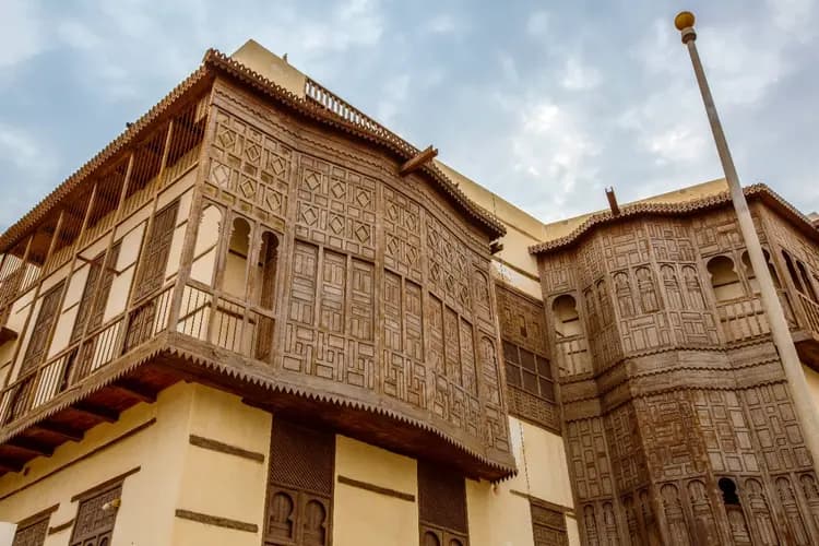 ٹور گائیڈ کے ساتھ تاریخی یانبو کا دورہ