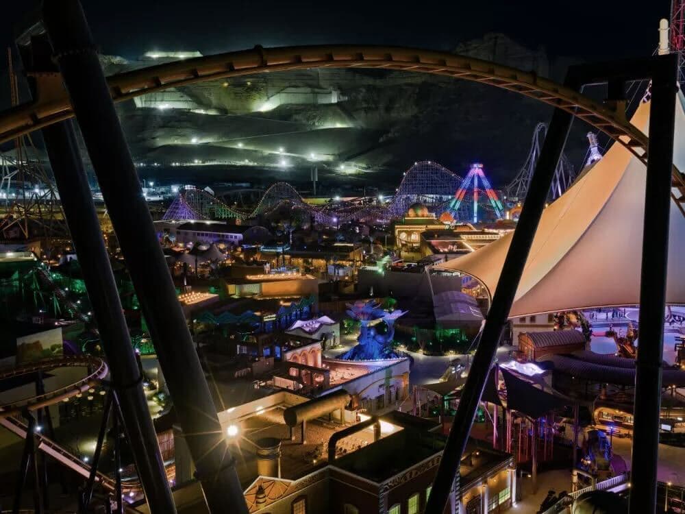 إقامة ليلتان في فندق 5 نجوم و تذاكر Six Flags الذهبية لخمس أفراد
